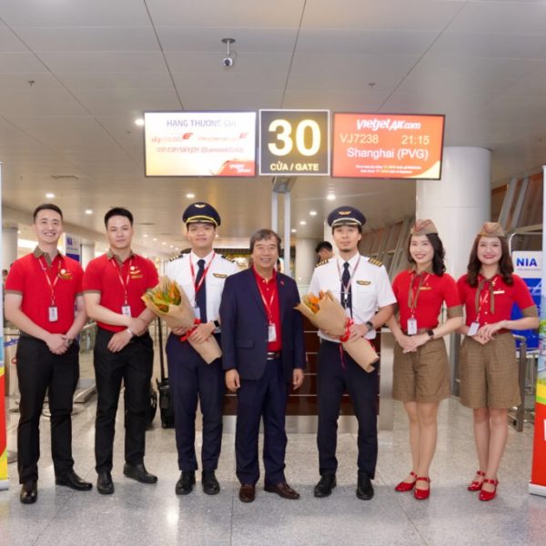 Vietjet starts direct flights between Hanoi and Shanghai